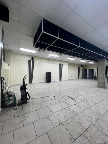 2922 Carpenter Street, Hamtramck, MI 48212