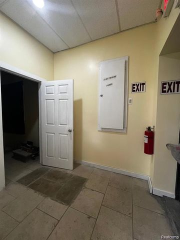 2922 Carpenter Street, Hamtramck, MI 48212