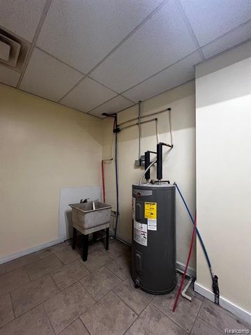 2922 Carpenter Street, Hamtramck, MI 48212