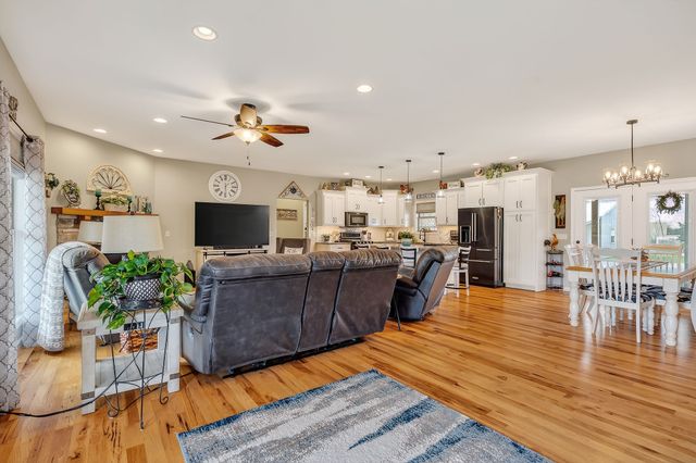 748 Brookemeade Dr, Sparta, TN 38583