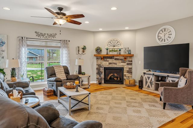 748 Brookemeade Dr, Sparta, TN 38583