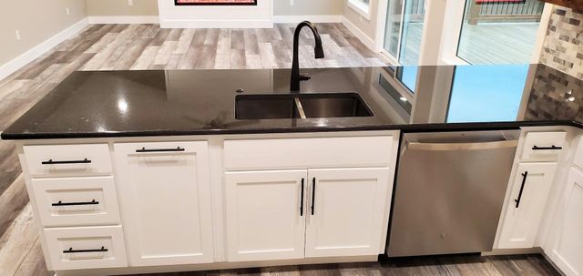 187 Silver Sunset Lane, Kimberling City, MO 65686