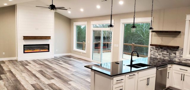 187 Silver Sunset Lane, Kimberling City, MO 65686