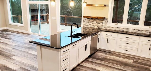 187 Silver Sunset Lane, Kimberling City, MO 65686