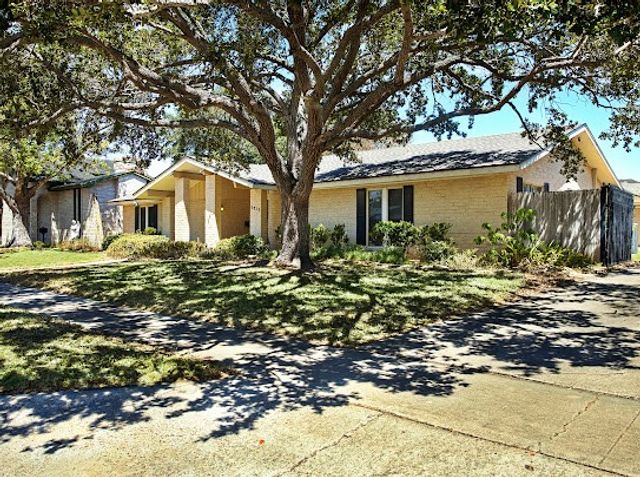 5310 Saint Andrews Dr, Corpus Christi, TX 78413