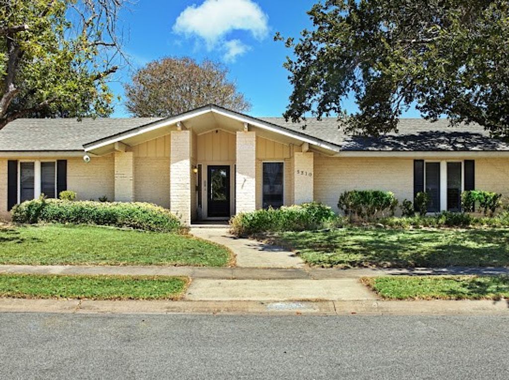 5310 Saint Andrews Dr, Corpus Christi, TX 78413