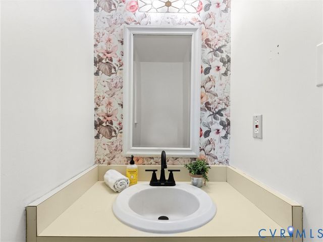 720 Dove Path Ln, Chester, VA 23834