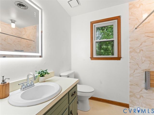 720 Dove Path Ln, Chester, VA 23834
