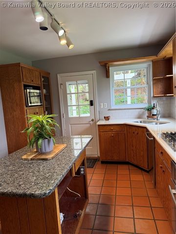 922 Woodland Avenue, South Charleston, WV 25303