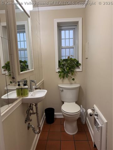 922 Woodland Avenue, South Charleston, WV 25303