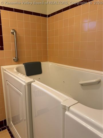 922 Woodland Avenue, South Charleston, WV 25303