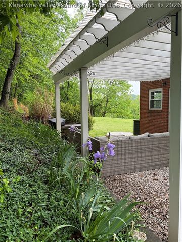 922 Woodland Avenue, South Charleston, WV 25303