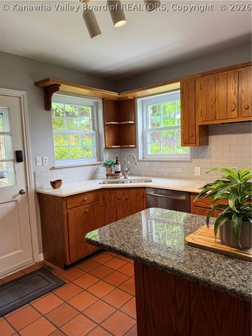 922 Woodland Avenue, South Charleston, WV 25303