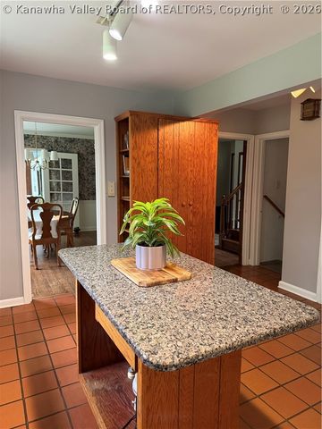 922 Woodland Avenue, South Charleston, WV 25303