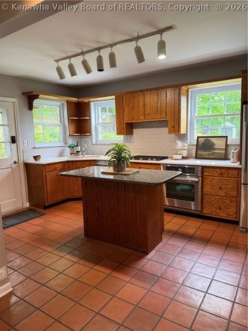 922 Woodland Avenue, South Charleston, WV 25303