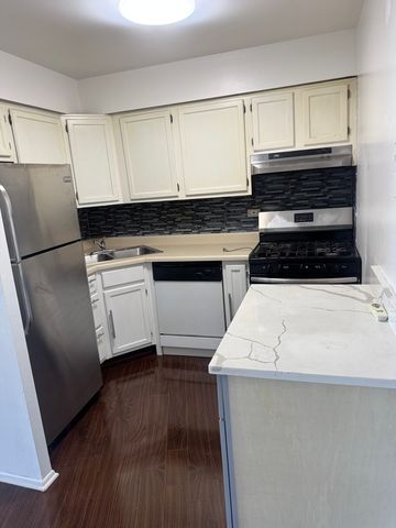 1227 S Harlem Avenue 512, Berwyn, IL 60402
