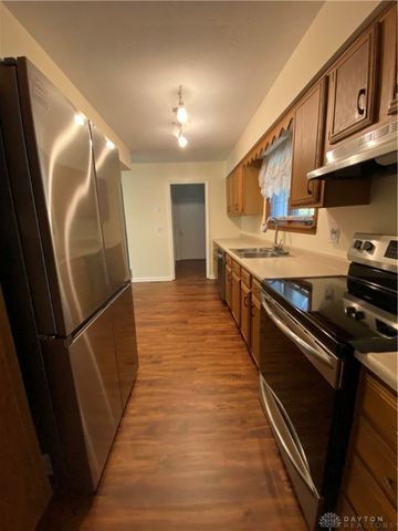 1811 Greenbriar Drive, Troy, OH 45373