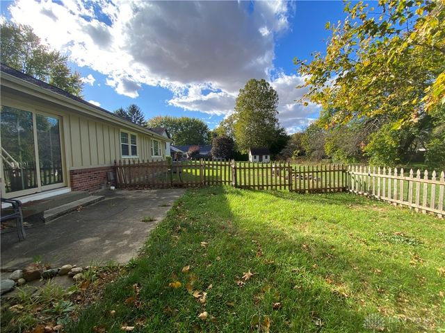 1811 Greenbriar Drive, Troy, OH 45373