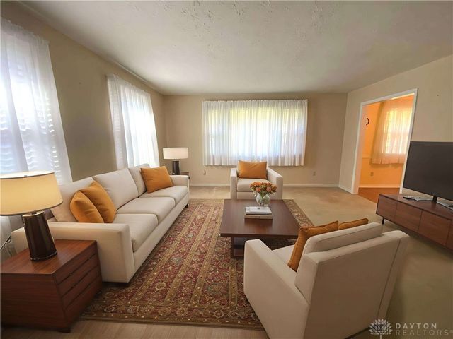 1811 Greenbriar Drive, Troy, OH 45373