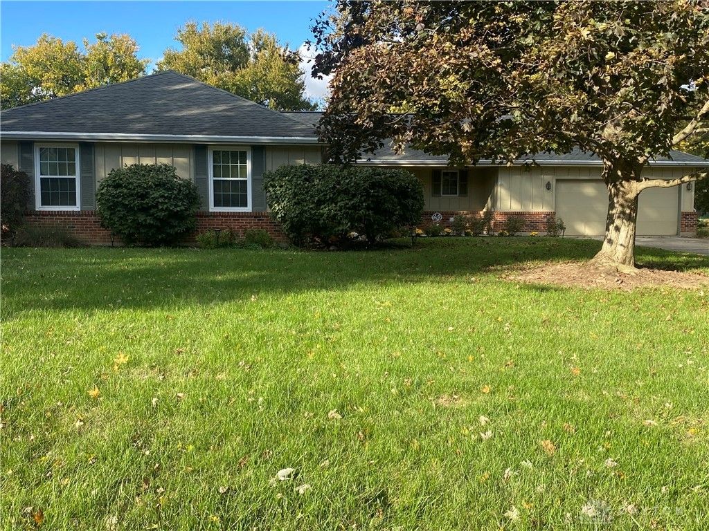 1811 Greenbriar Drive, Troy, OH 45373