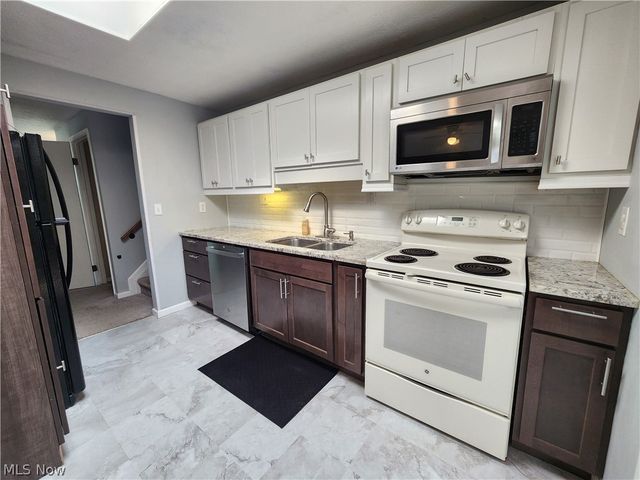 4566 Chatwood Drive, Stow, OH 44224