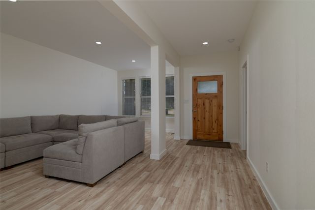 66 Lucas Lane, Edgecliff Village, TX 76134
