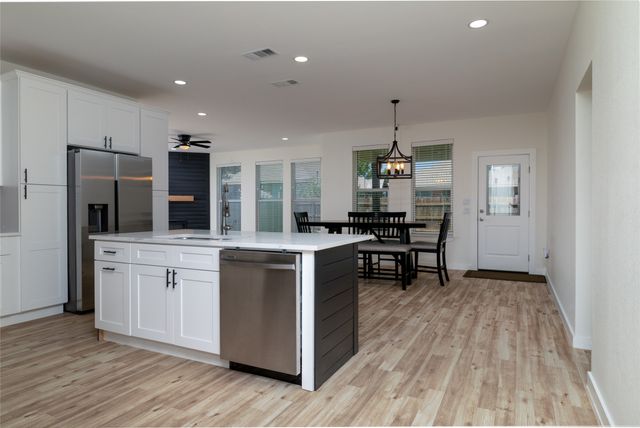 66 Lucas Lane, Edgecliff Village, TX 76134