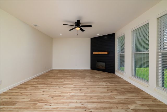 66 Lucas Lane, Edgecliff Village, TX 76134