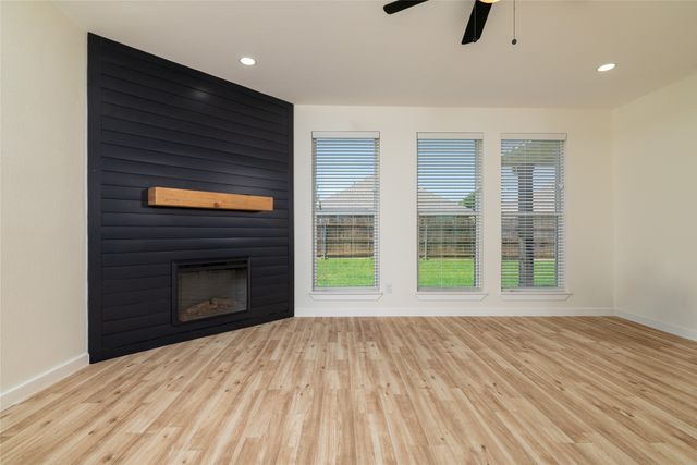 66 Lucas Lane, Edgecliff Village, TX 76134