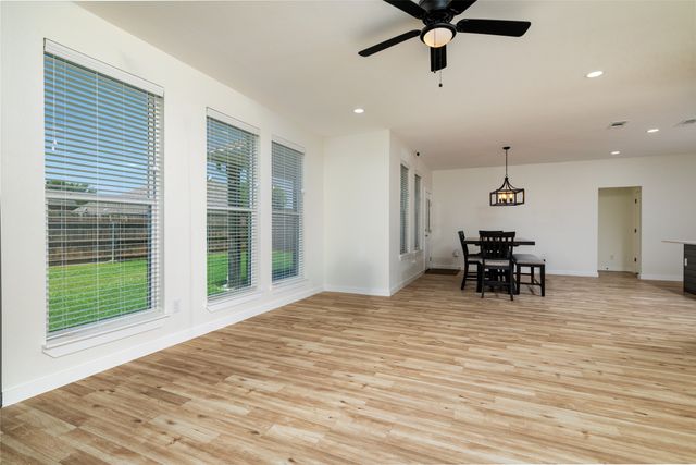 66 Lucas Lane, Edgecliff Village, TX 76134