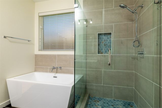 66 Lucas Lane, Edgecliff Village, TX 76134