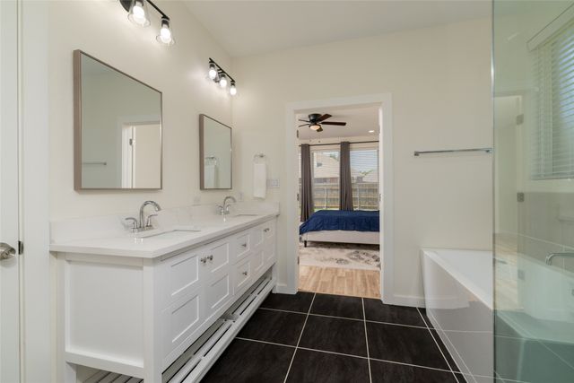 66 Lucas Lane, Edgecliff Village, TX 76134