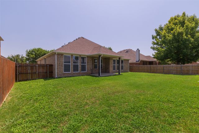 66 Lucas Lane, Edgecliff Village, TX 76134