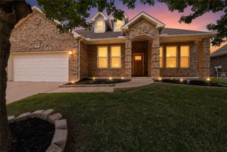66 Lucas Lane, Edgecliff Village, TX 76134