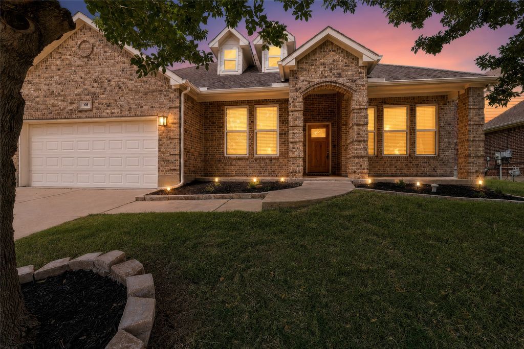 66 Lucas Lane, Edgecliff Village, TX 76134