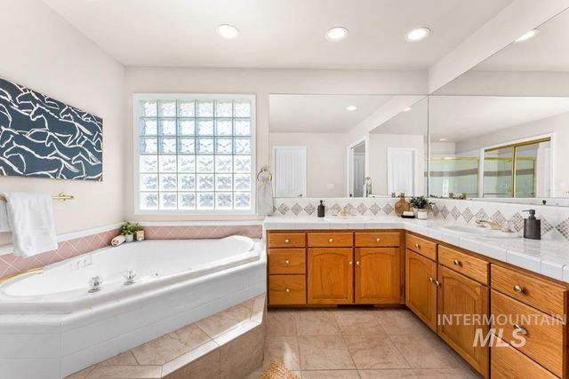 10251 W Cranberry Ct, Boise, ID 83704