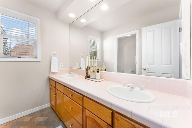 10251 W Cranberry Ct, Boise, ID 83704