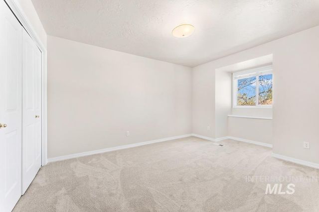 10251 W Cranberry Ct, Boise, ID 83704