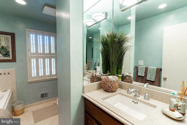 11905 VIEWCREST TER, Silver Spring, MD 20902
