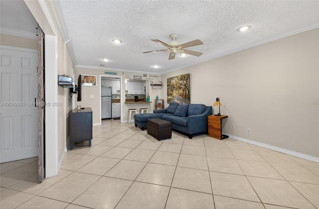 1308 Bayview Drive 2B, Fort Lauderdale, FL 33304