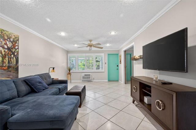 1308 Bayview Drive 2B, Fort Lauderdale, FL 33304