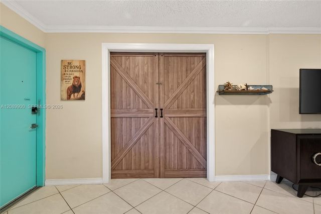 1308 Bayview Drive 2B, Fort Lauderdale, FL 33304