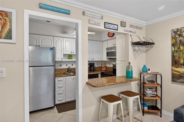 1308 Bayview Drive 2B, Fort Lauderdale, FL 33304
