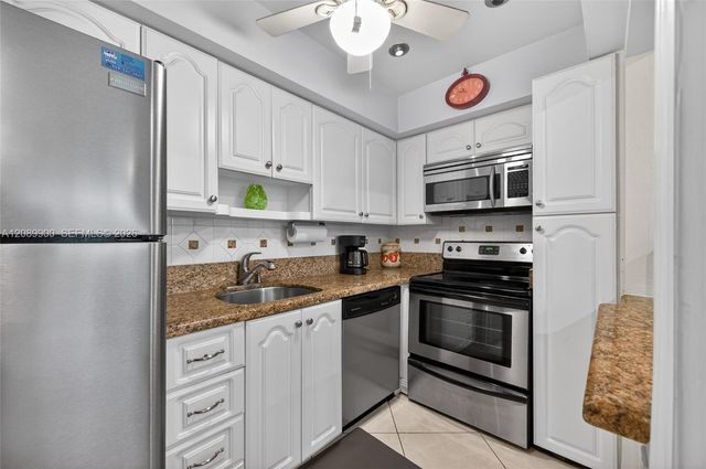 1308 Bayview Drive 2B, Fort Lauderdale, FL 33304