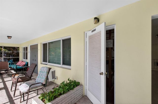 1308 Bayview Drive 2B, Fort Lauderdale, FL 33304