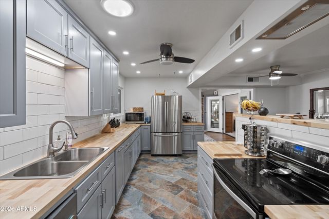 18614 N 133RD Avenue, Sun City West, AZ 85375