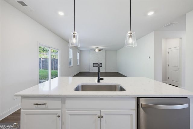 131 Dew Drop Pt, Dallas, GA 30157