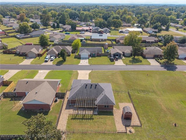 104 Commanche Loop, Roland, OK 74954