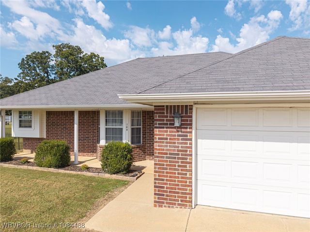 104 Commanche Loop, Roland, OK 74954