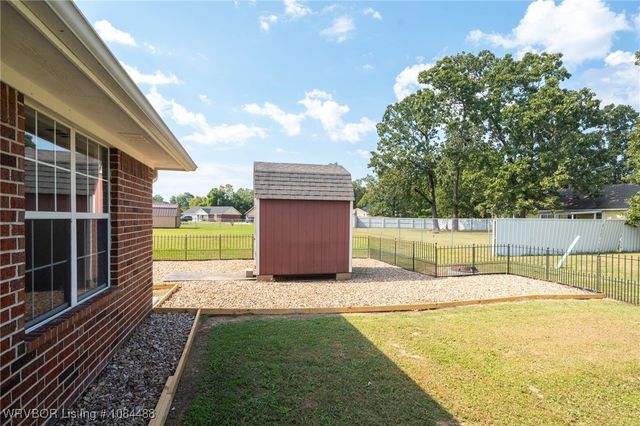 104 Commanche Loop, Roland, OK 74954